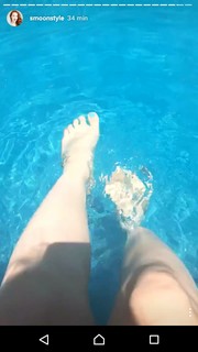 Simone Simons feet photo thumbnail