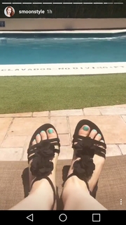 Simone Simons feet photo thumbnail