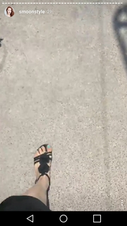 Simone Simons feet photo thumbnail