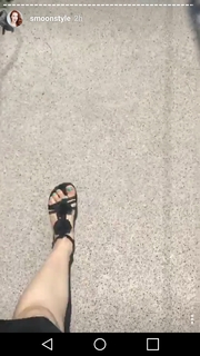 Simone Simons feet photo thumbnail