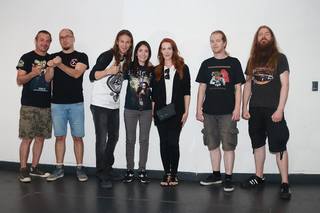 Simone Simons feet photo thumbnail