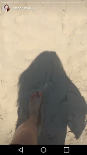 Simone Simons feet photo thumbnail