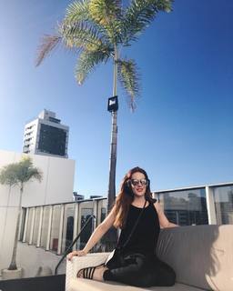 Simone Simons feet photo thumbnail