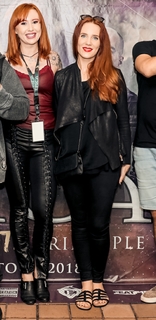 Simone Simons feet photo thumbnail