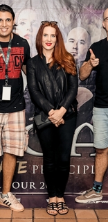 Simone Simons feet photo thumbnail