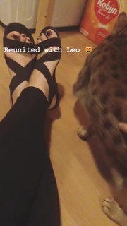 Simone Simons feet photo thumbnail