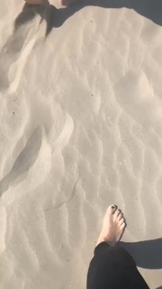 Simone Simons feet photo thumbnail