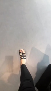 Simone Simons feet photo thumbnail