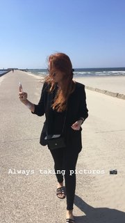 Simone Simons feet photo thumbnail