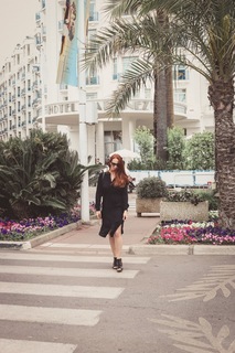 Simone Simons feet photo thumbnail