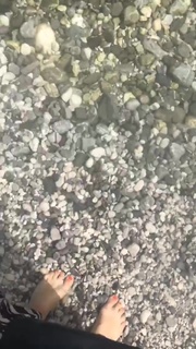 Simone Simons feet photo thumbnail