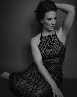 Simone Simons feet photo thumbnail