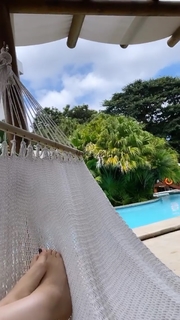 Simone Simons feet photo thumbnail