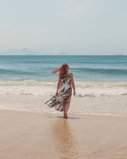 Simone Simons feet photo thumbnail