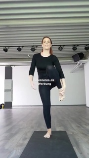 Simone Simons feet photo thumbnail