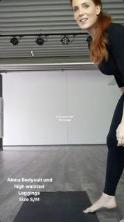 Simone Simons feet photo thumbnail