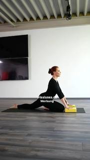 Simone Simons feet photo thumbnail