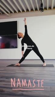 Simone Simons feet photo thumbnail