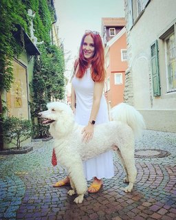 Simone Simons feet photo thumbnail