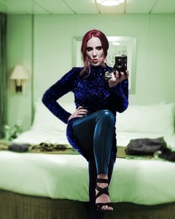 Simone Simons feet photo thumbnail