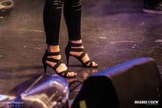 Simone Simons feet photo thumbnail