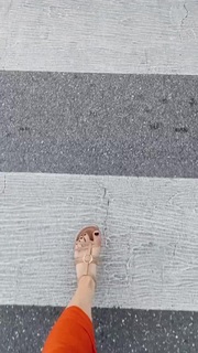 Simone Simons feet photo thumbnail