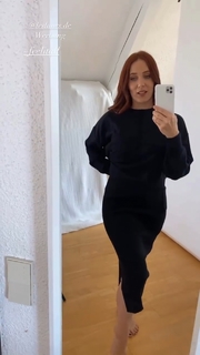 Simone Simons feet photo thumbnail