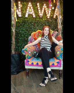 Simone Simons feet photo thumbnail