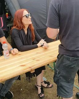 Simone Simons feet photo thumbnail