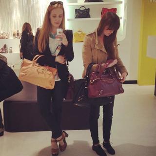 Simone Simons feet photo thumbnail