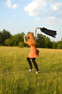 Simone Simons feet photo thumbnail