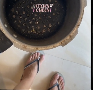 Simple Kaul feet photo 2