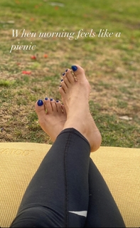 Simple Kaul feet photo 12