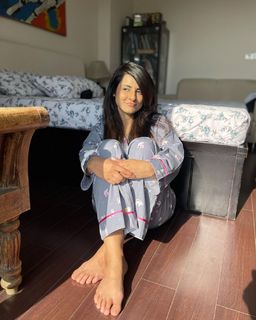 Simple Kaul feet photo 2