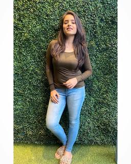 Simran Dhanwani feet photo 20