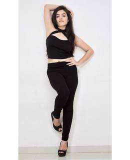 Simran Dhanwani feet photo 15