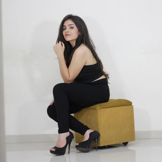 Simran Dhanwani feet photo 14