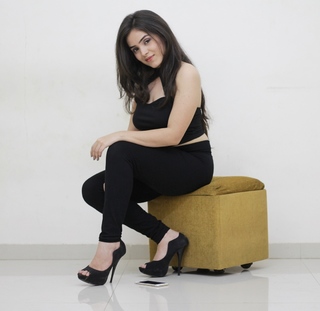 Simran Dhanwani feet photo 13
