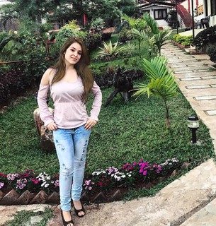 Simran Dhanwani feet photo 13