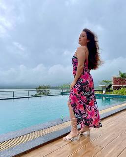 Simran Dhanwani feet photo 5