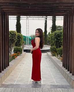 Simran Dhanwani feet photo 3
