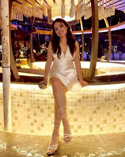Simran Dhanwani feet photo 16