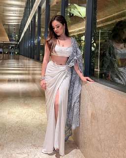 Simran Dhanwani feet photo 15
