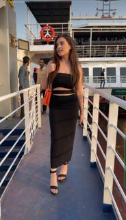 Simran Dhanwani feet photo 11