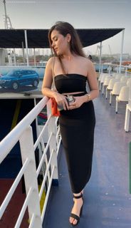 Simran Dhanwani feet photo 9