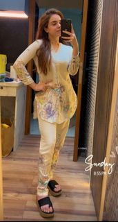 Simran Dhanwani feet photo 5