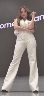 Simran Dhanwani feet photo 20