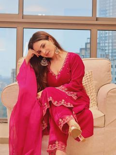 Simran Dhanwani feet photo 14