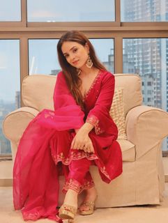 Simran Dhanwani feet photo 8