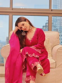 Simran Dhanwani feet photo 7